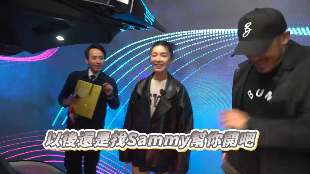 沈震軒之後向陳欣妍示範如何感應開啟車尾箱。