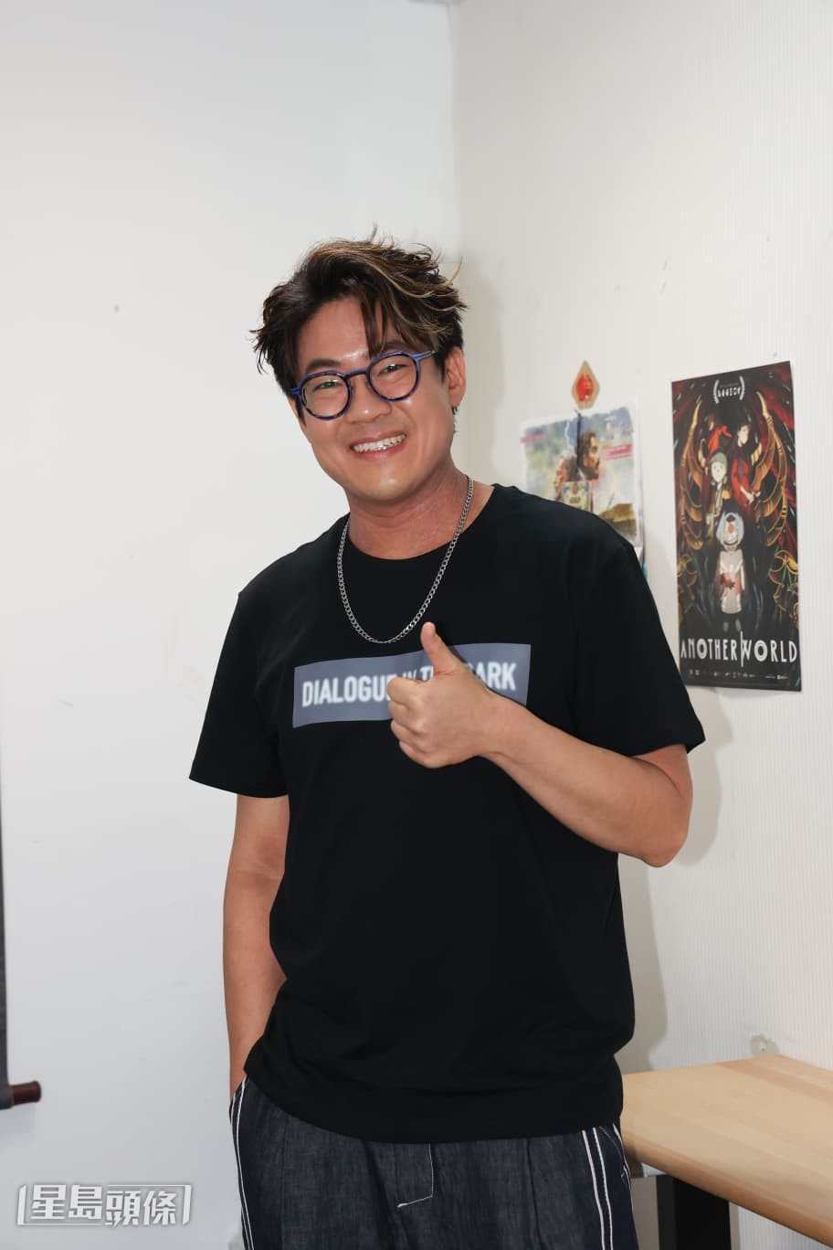 羅啟豪與顏志恒合唱《笑看風雲》,以此紀念梅艷芳。