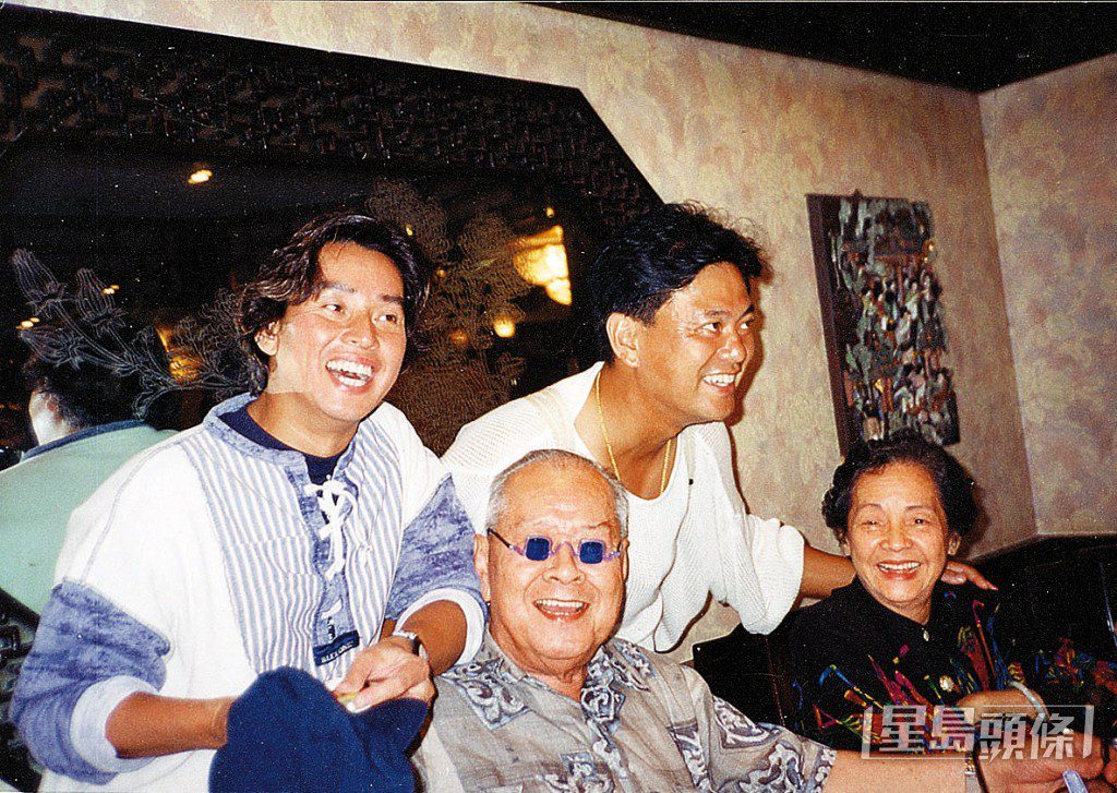 俊朗的外形是譚詠麟的標誌之一。