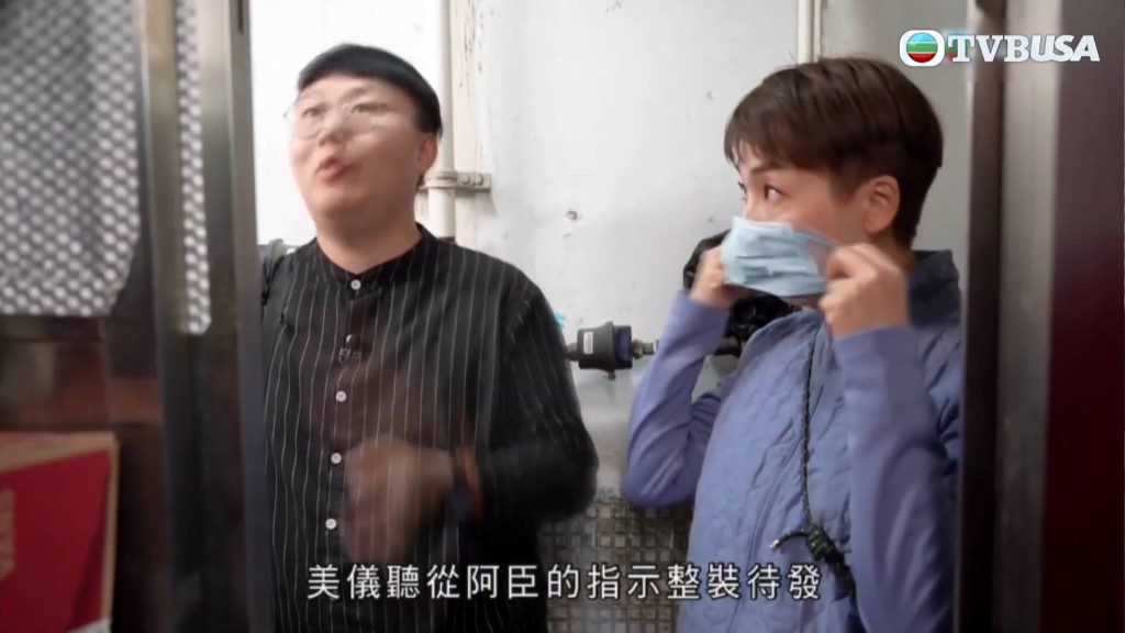 江美儀在單位內戴上口罩。