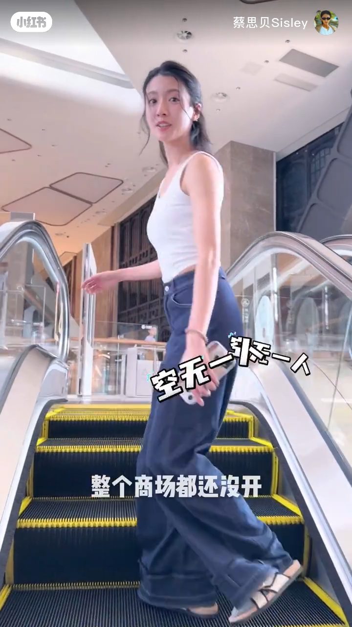 她趕到內地戲院時商場仍未有人，顯出其誠意。