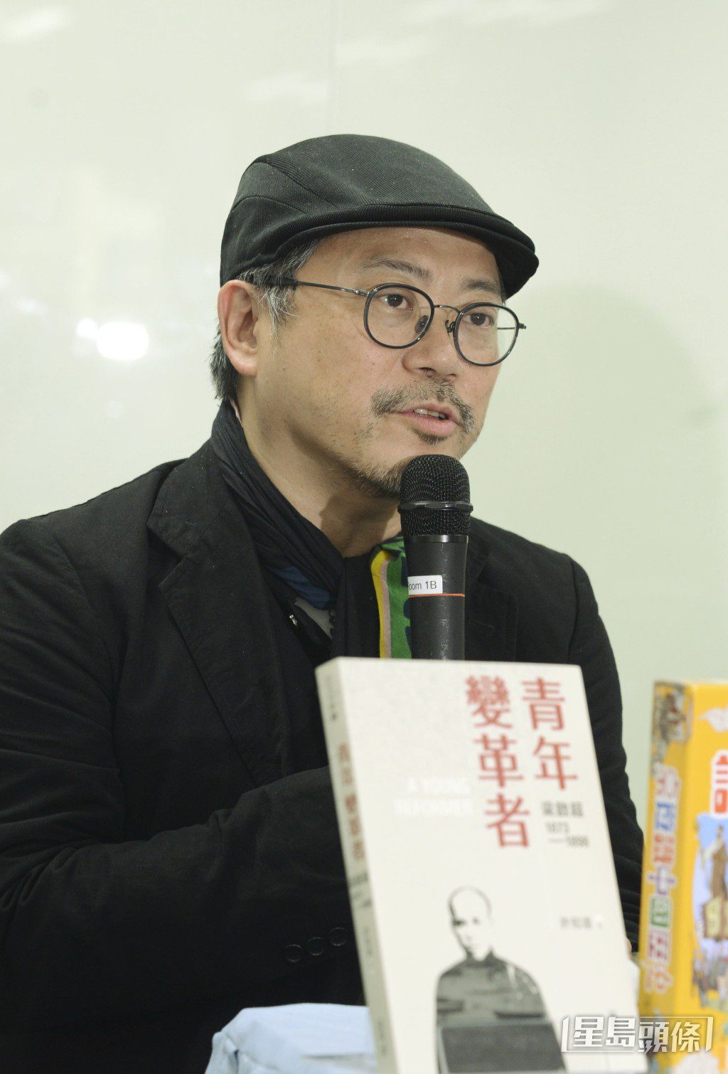 葉錦添的早期事業包括為《英雄本色》、《大明宮詞》等影視作品擔任美術與服裝指導。