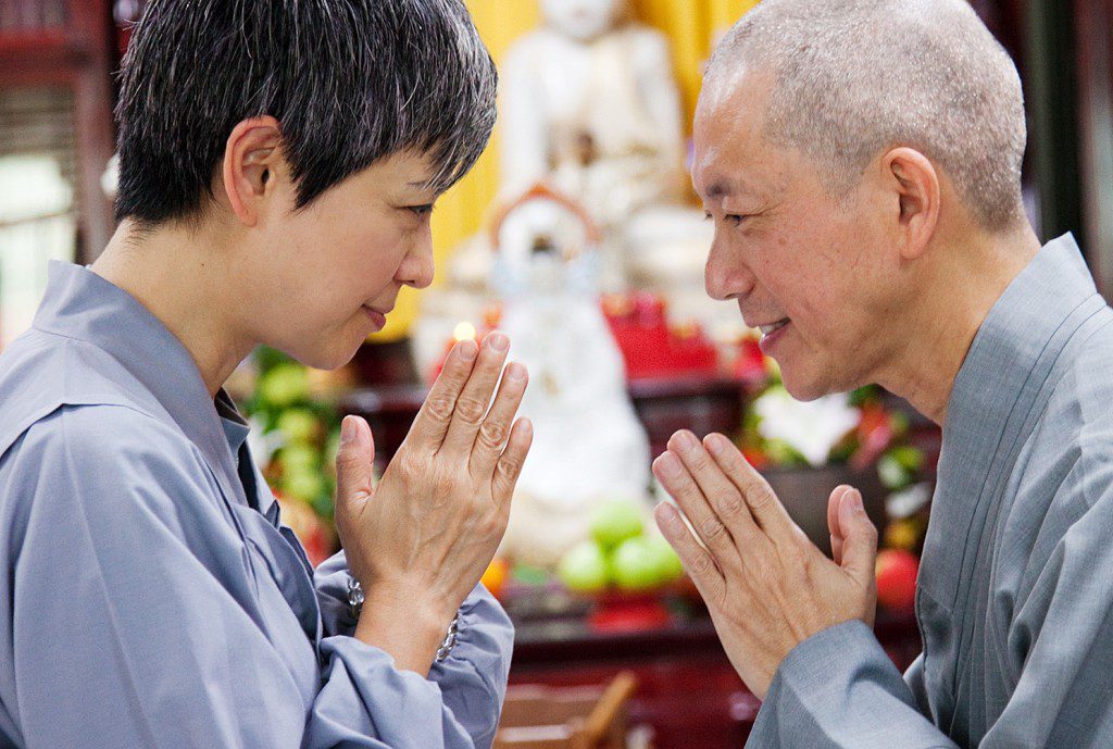 葉青霖向結婚多年的太太坦承出家意願時,廖安麗一度難以接受。