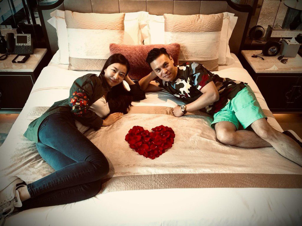熊黛林老公郭可頌上載合照，紀念結婚9周年。