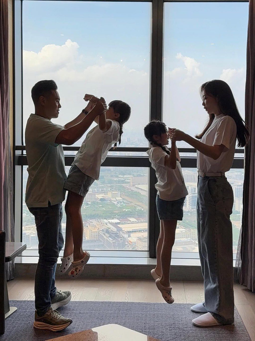 熊黛林慶祝與郭可頌的結婚9周年紀念。