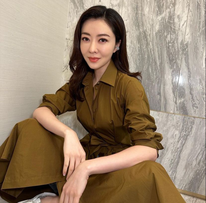 熊黛林擁有一把烏黑亮麗的長髮。