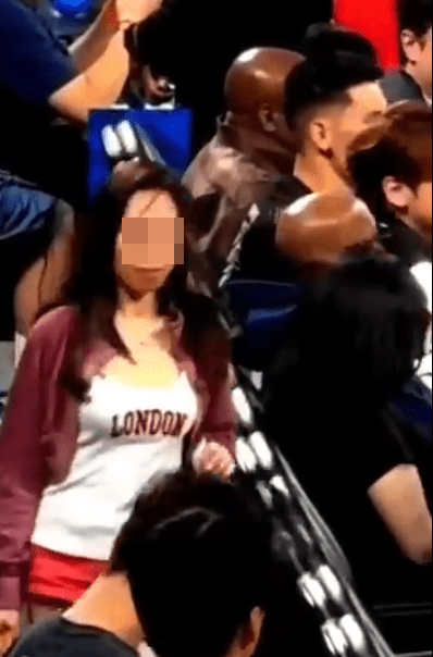 姜濤隨即別過面,不再望向該女子。