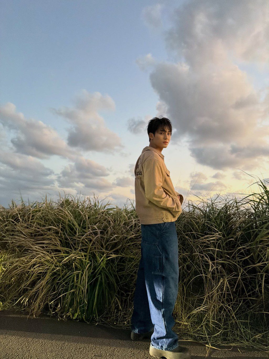 Mingyu服役期間出國一事受到批評。