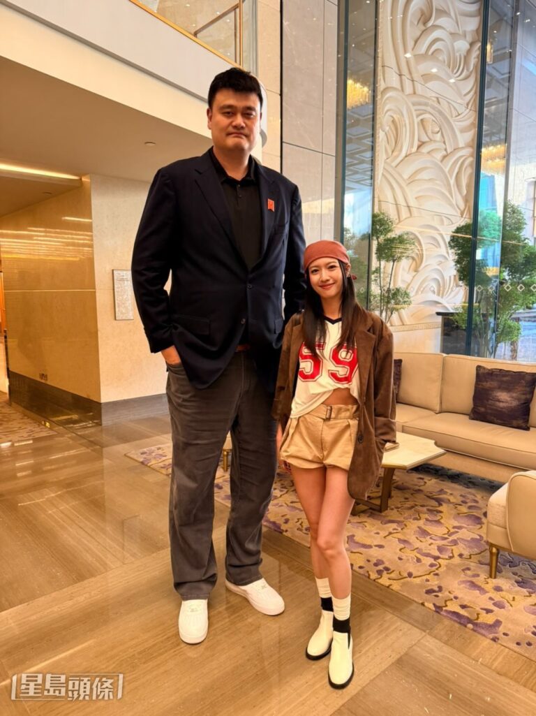 澳門NBA巨星匯聚 馮德倫任達華後台與碧咸姚明交流