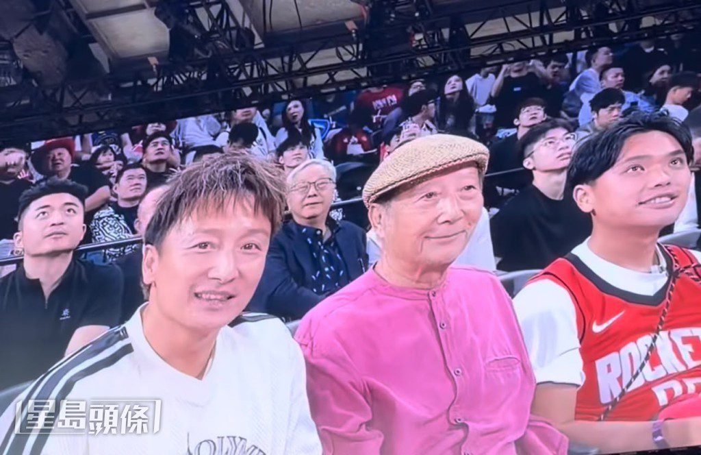 方力申是次活動與爸爸一同出席。