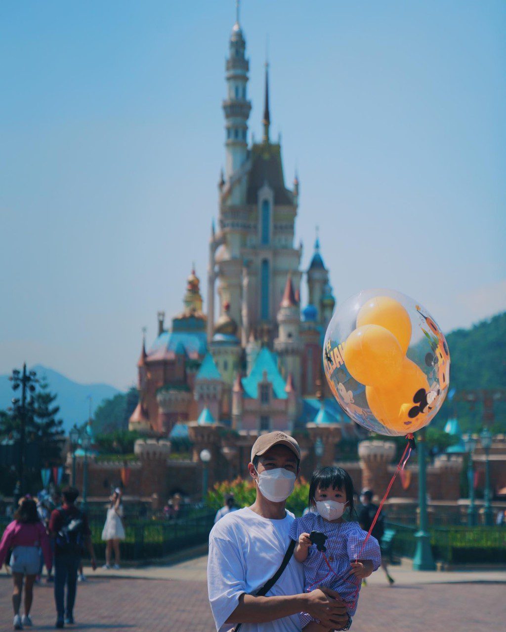 周柏豪十分疼愛女兒。