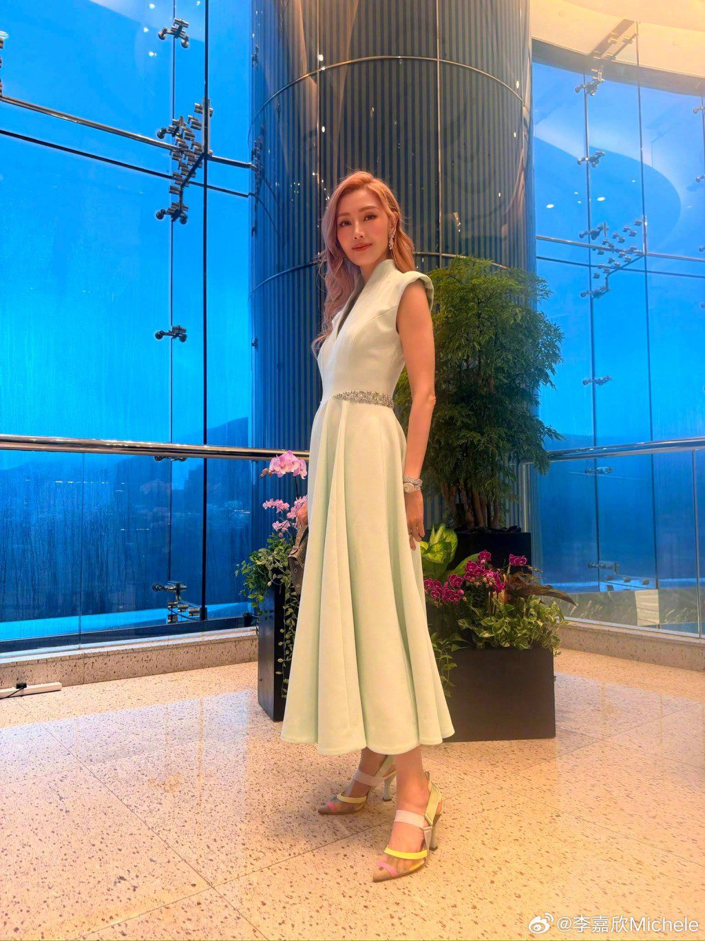 56歲的李嘉欣，保養得宜，歲月痕跡不明顯。