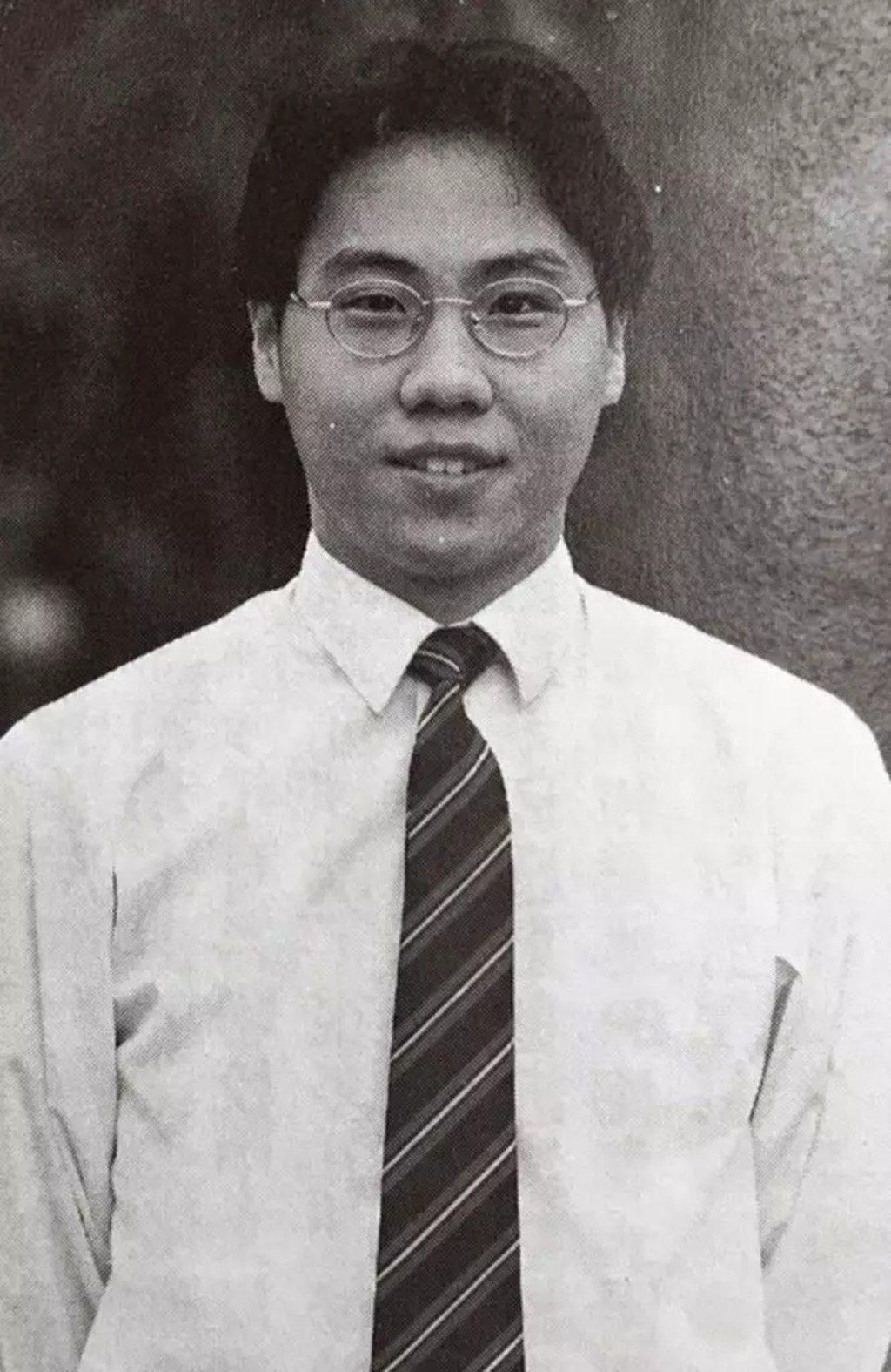 方東昇自小已擅長說幽默笑話,在男拔萃書院就讀時曾是辯論隊隊長。