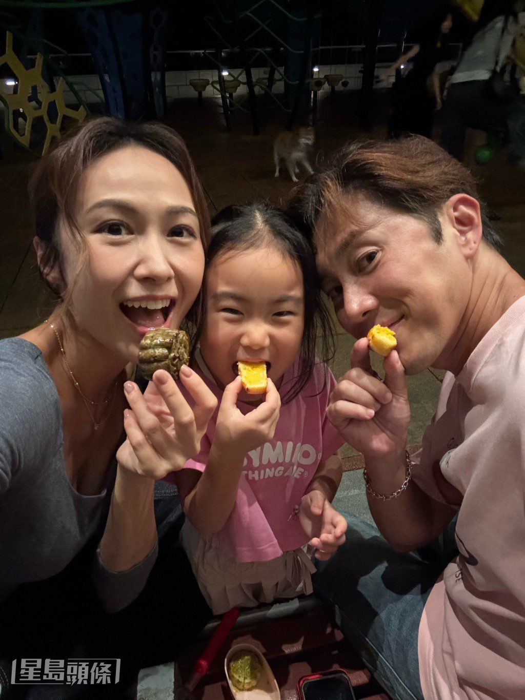 湯怡與丈夫麥秋成組成三口之家,早前共度中秋佳節。