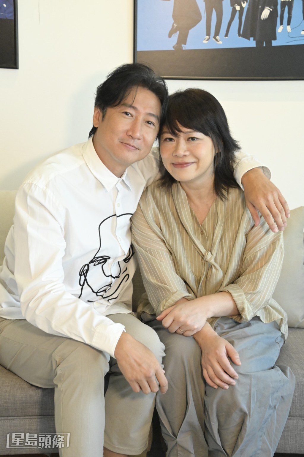 洪天明與邵美君在劇中是欺詐情侶,戲外卻關係友好。