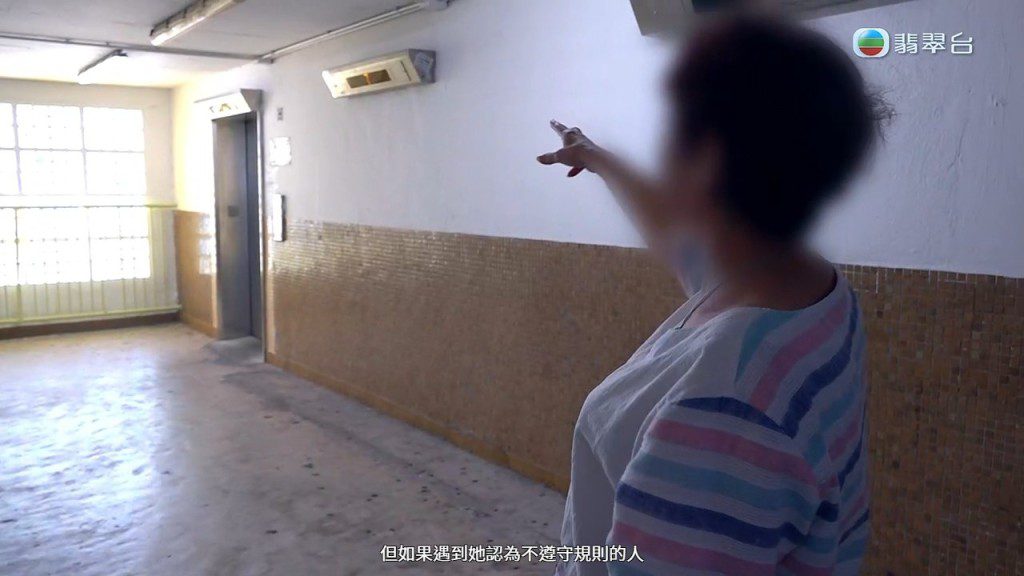 有鄰居指出,若遇到不守規矩的人,鄧小姐會挑戰對方的底線。
