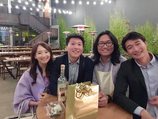 (左起)陳美齡、二仔昇平、大仔和平與細仔協平合照。