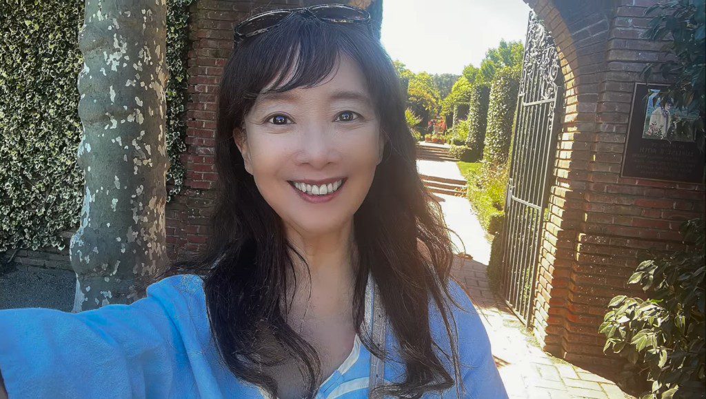 陳美齡日前與小孫女共度愉快下午,帶她到漂亮的公園遊玩。