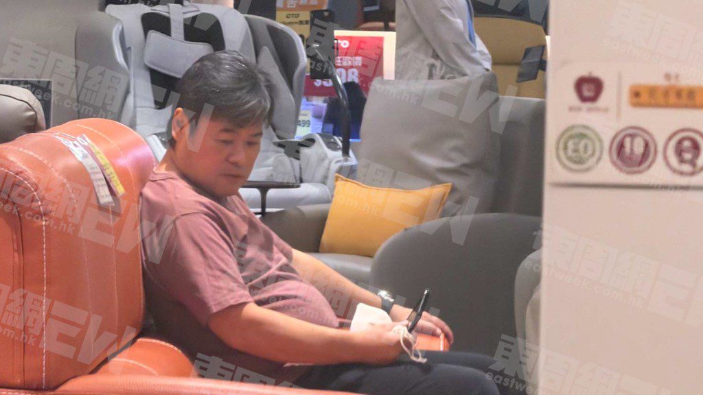 韋家雄日前完成電台訪問後,未有與友人外出消遣。