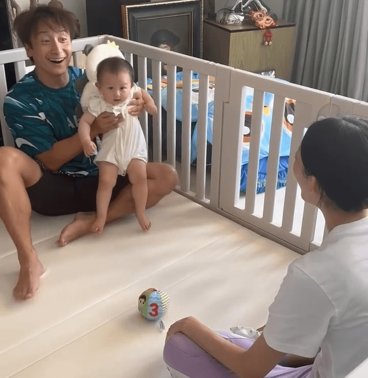 方力申不用工作時,大部分時間都用來陪伴妻女,是顧家好爸爸。