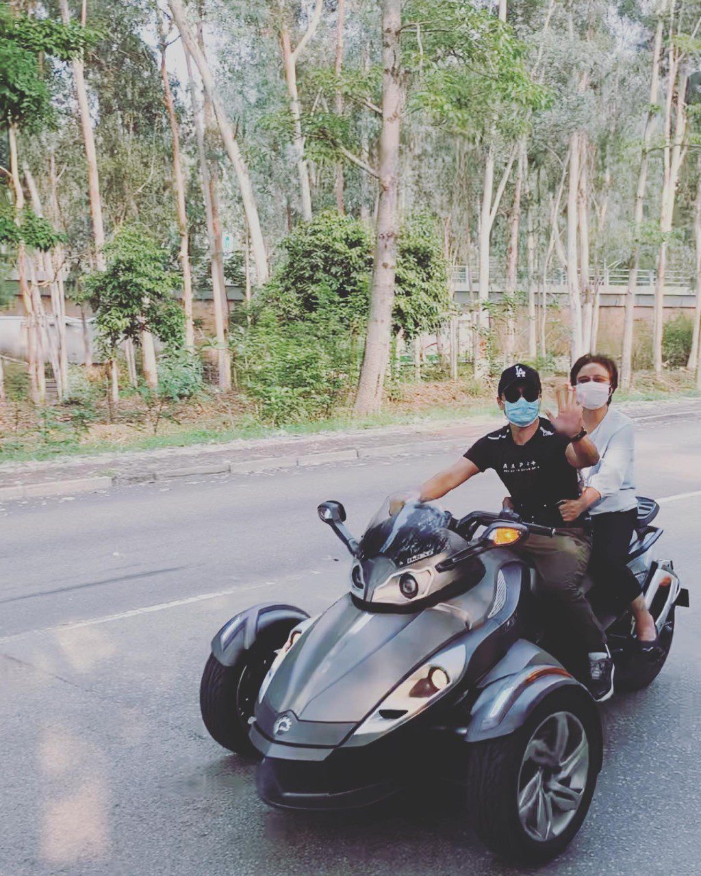 方力申是愛好汽車之人。