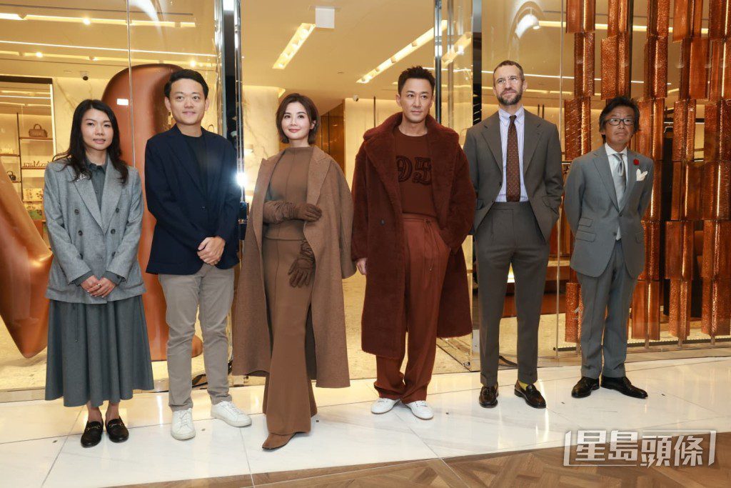 兩人一同出席時裝品牌店的開幕活動。