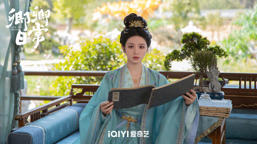 田曦薇在《卿卿日常》中的造型溫婉嫻靜。