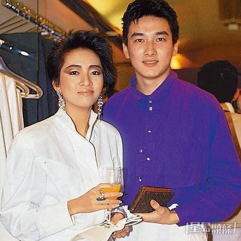 胡渭康於1982年參加新秀入行。