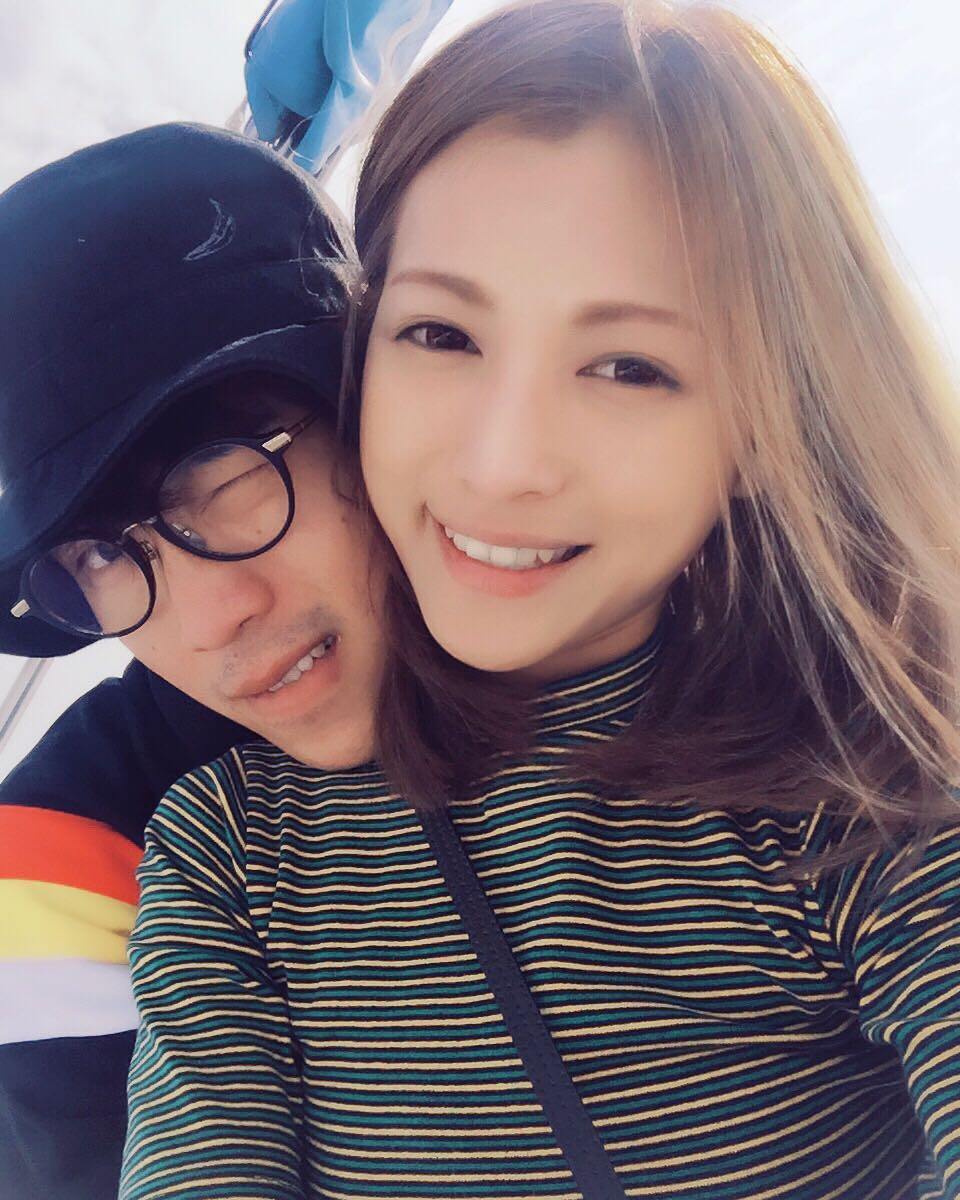 陸永的太太陳莉娜外貌亮麗。
