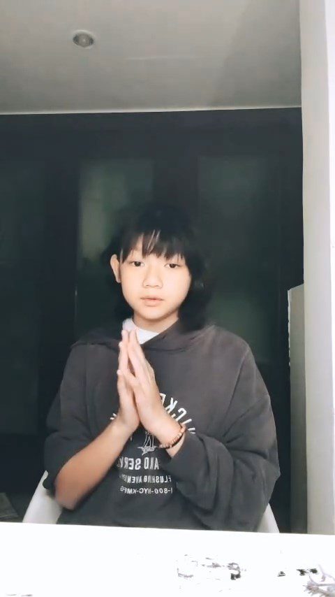 陸永的大女兒已出發到英國升學。