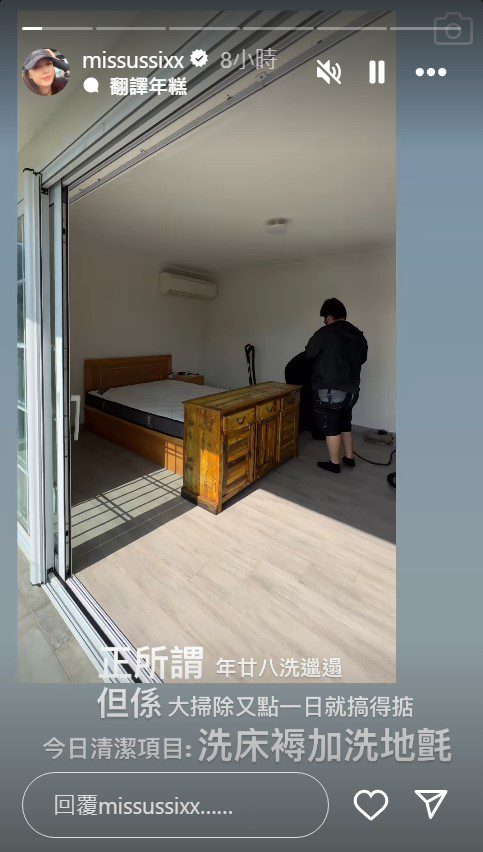 陳莉娜曾分享家中複式豪宅的主人房及客廳，空間寬敞。