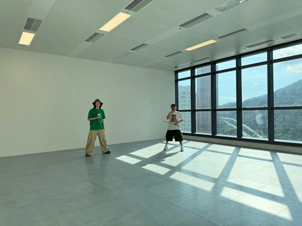 農夫的工作室內部空間非常寬闊。