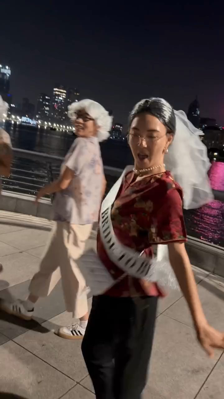 邱士縉、李炘頤