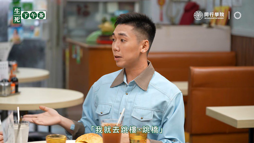 陳書君回憶當年出櫃時,母親無法接受,更曾狂打電話威脅要跳樓、跳橋。