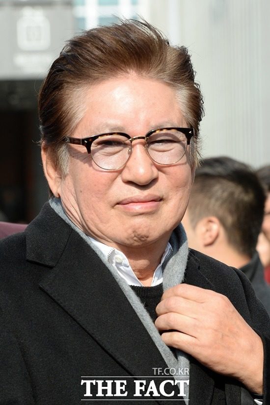 曾參與綜藝《花樣爺爺》的金容建,2022年被披露再有兒子。