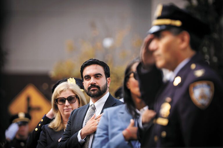 馬姆達尼與蒂施出席紐約市警察紀念碑儀式。 市長辦公室Flickr圖片