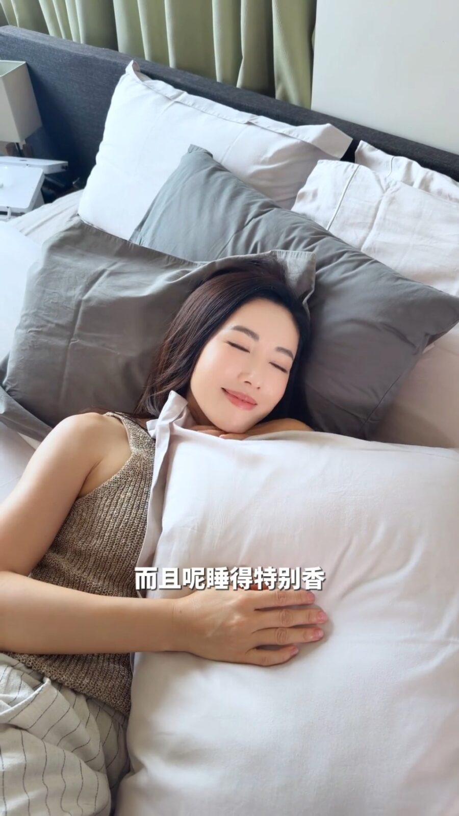 豪宅內的其他角落同樣簡約雅致。