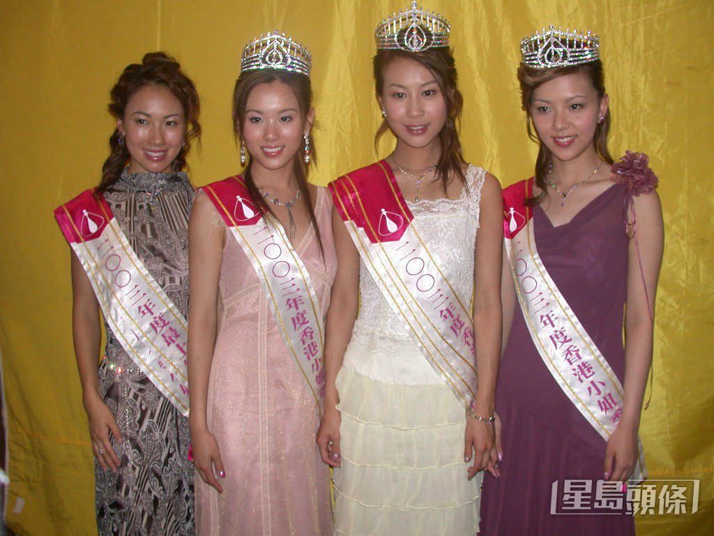 李施嬅(左一)參選港姐時三甲不入,獲「最上鏡小姐」。