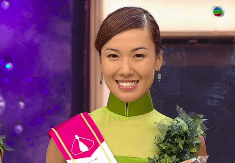 李施嬅於2003年參選香港小姐。