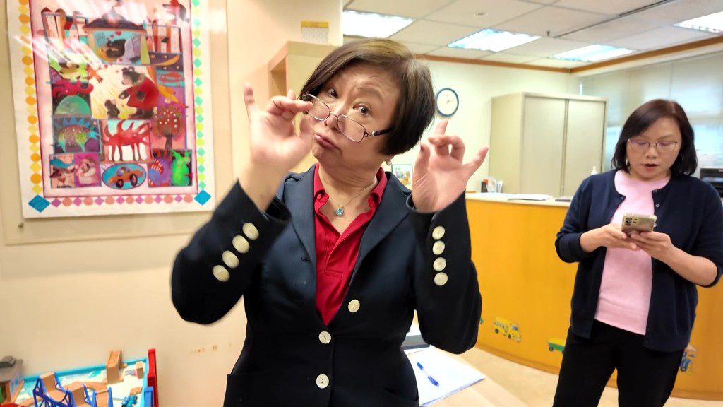 「75歲的王玉珍醫生在混亂日常中呈現趣味,越老越顯可愛。」