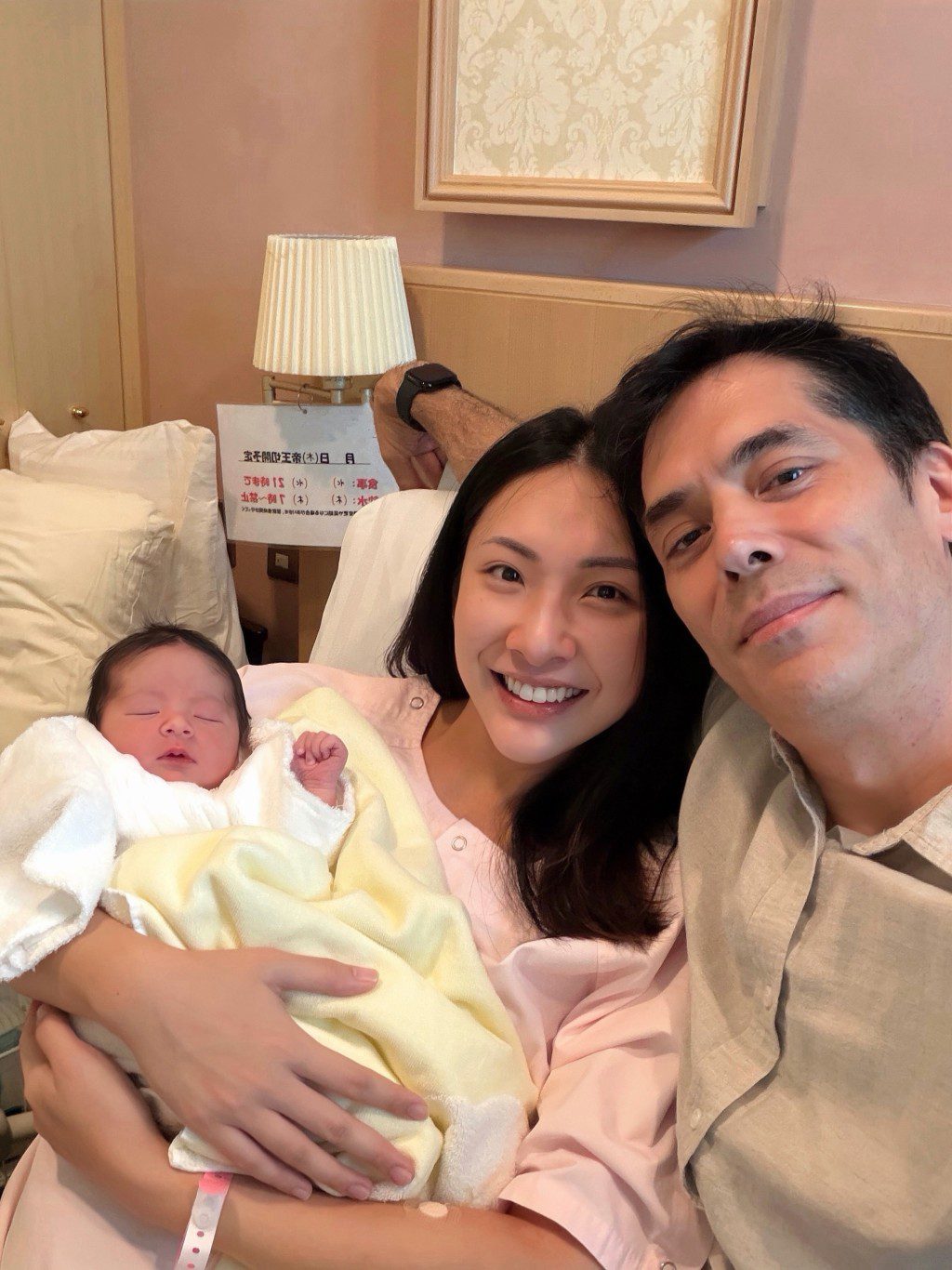 陳約臨選擇剖腹誕下女兒。