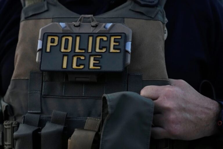 ICE扣押護照及工作許可 遭7名移民起訴