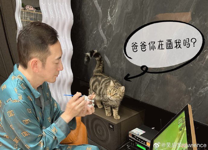 2023年,吳啟華曾身穿睡衣展示其內地豪宅。