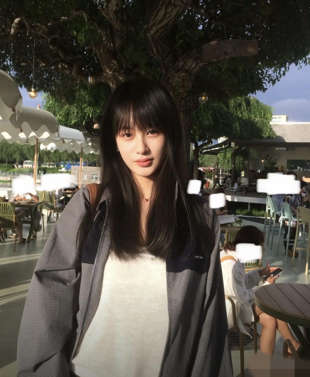 吳啟華的女兒外形相當出眾。