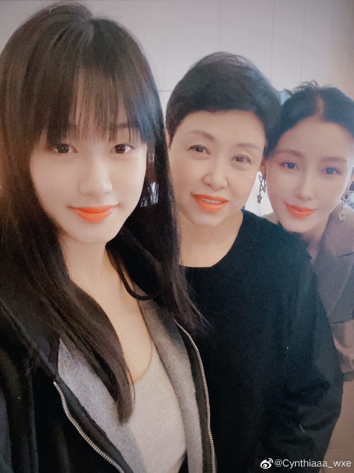 吳熙兒是吳啟華與第二任妻子石揚子所生的女兒。