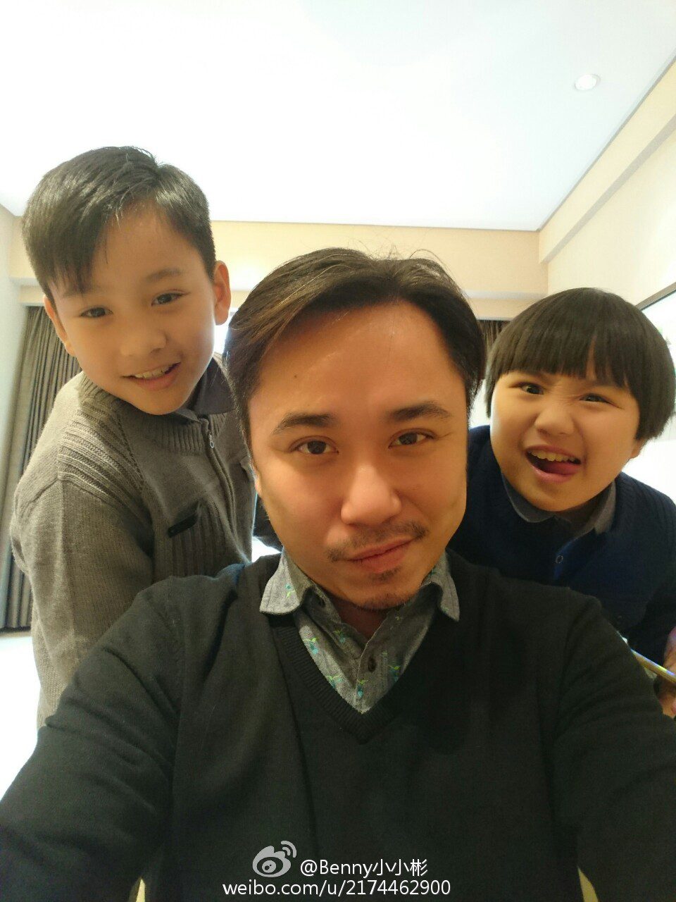 為恢復正常生活,小彬彬需進行手術,將雙側髖關節換成人工陶瓷關節。