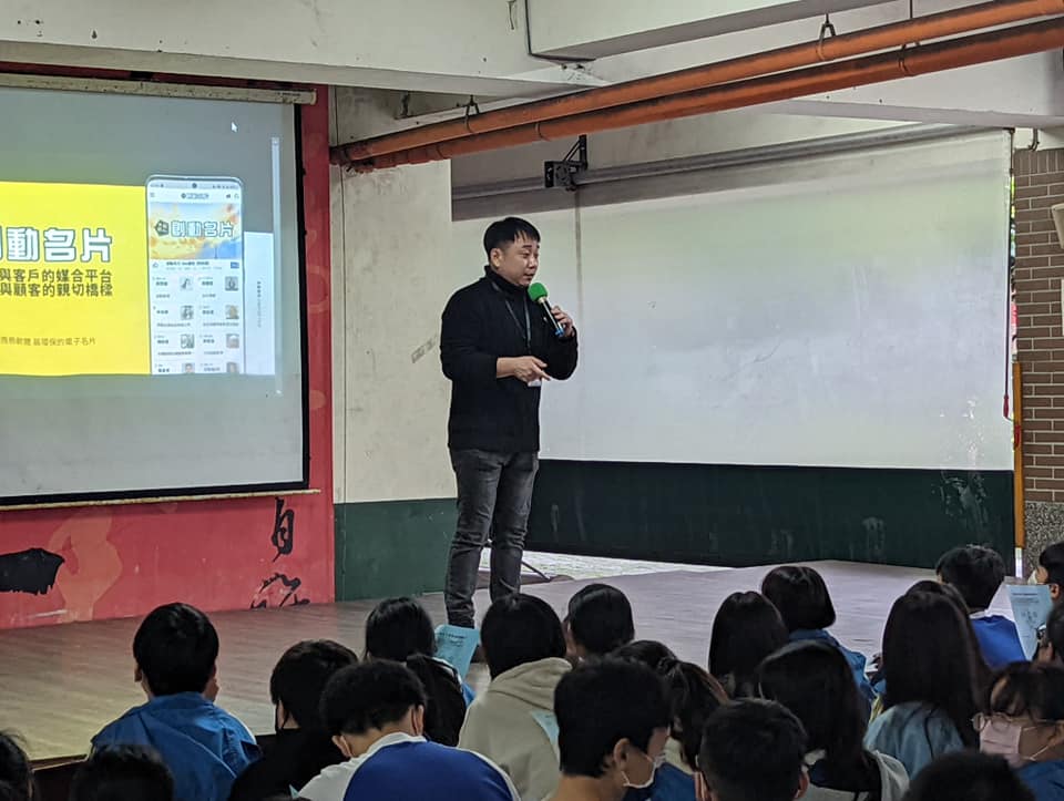 小彬彬曾轉換跑道,創立影視平台並擔任CEO。