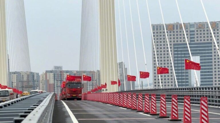 中朝新鴨綠江大橋正式開通 連接丹東市與新義州市