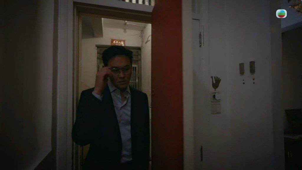首集中,官孝賢(張智霖飾)在主席競選中落敗。