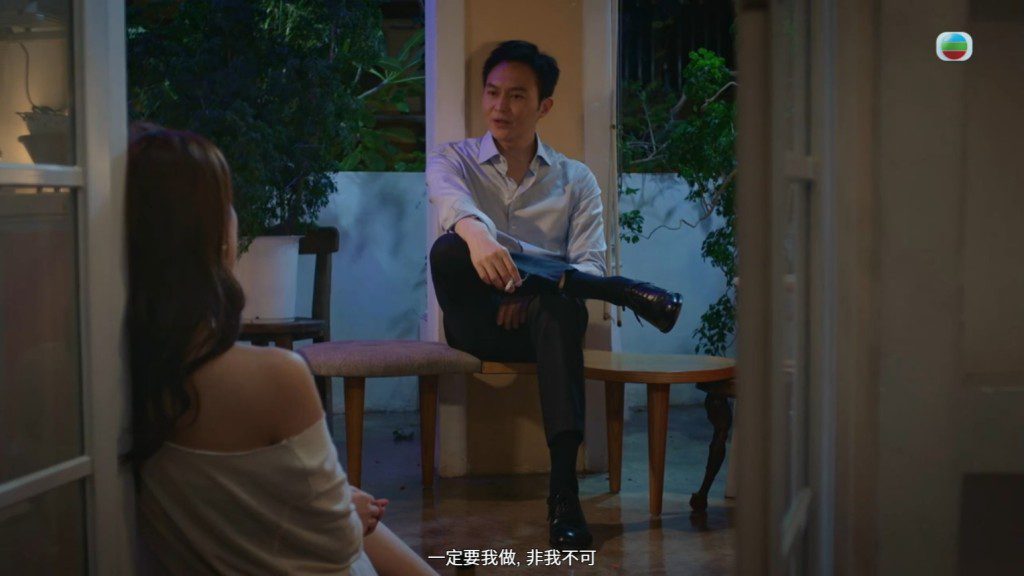 張智霖則被封不老男神,有觀眾讚:「張智霖身形管理太好,背好直好薄。」
